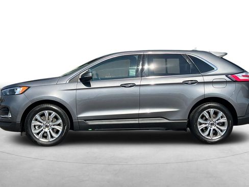 Used 2024 Ford Edge Titanium image 3