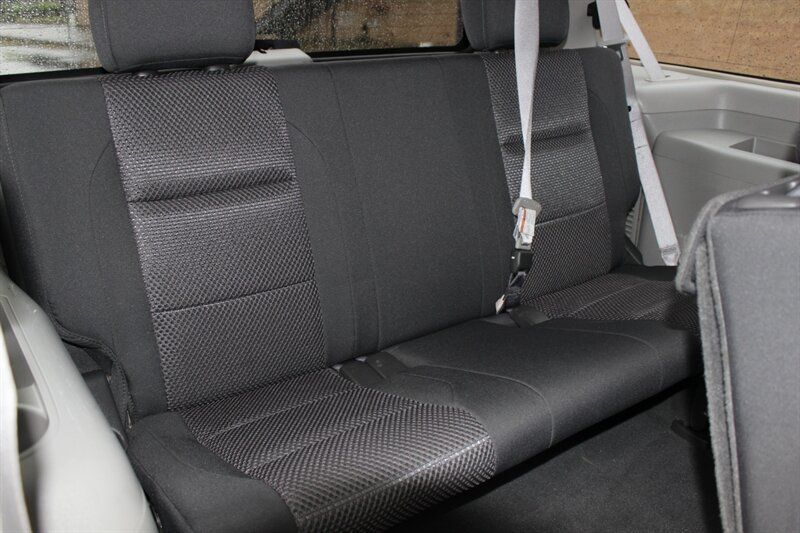 Used 2004 Nissan Armada SE w/ (BOS) Bose Pkg AWD/4WD image 17