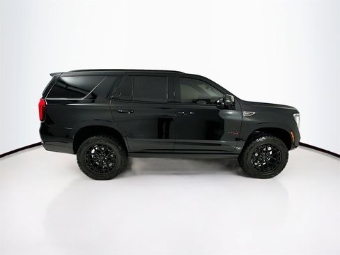 Used 2025 GMC Yukon AT4 w/ AT4 Premium Package image 9