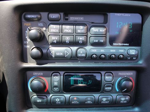 Used 2004 Chevrolet Corvette Convertible w/ Preferred Equipment Group RWD image 18