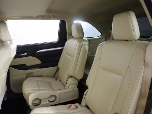 Used 2018 Toyota Highlander XLE image 34
