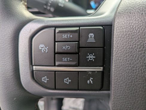 Used 2025 Ford F150 Lariat w/ Equipment Group 501A Mid image 17