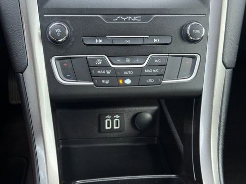Used 2019 Ford Fusion SE w/ Equipment Group 151A FWD image 25