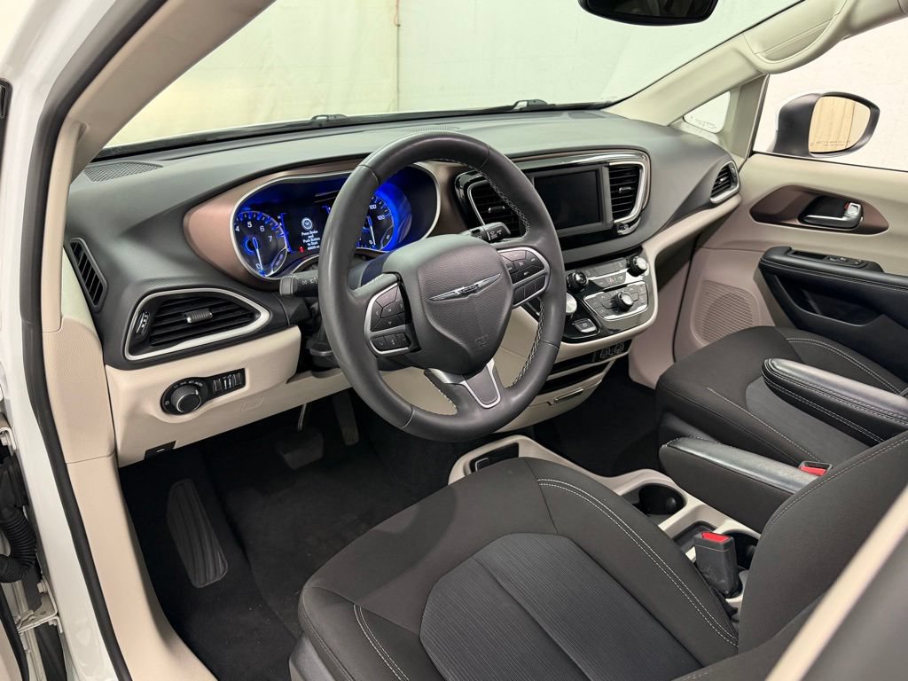 Used 2023 Chrysler Voyager LX FWD image 21