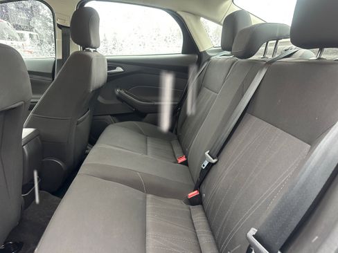 Used 2018 Ford Focus SE w/ SE Appearance Package image 10