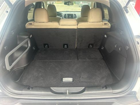 Used 2016 Jeep Cherokee Latitude w/ Comfort/Convenience Group AWD/4WD image 15