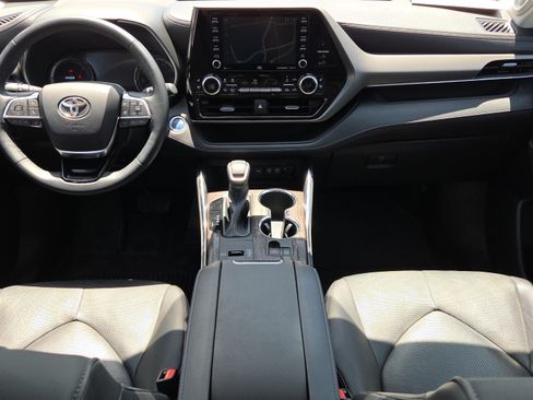 Certified 2021 Toyota Highlander Limited AWD/4WD image 15