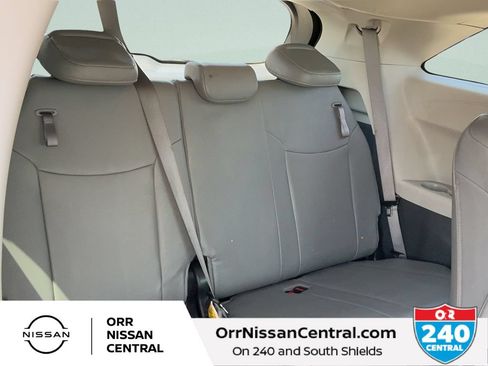 Used 2024 Toyota Sienna XLE FWD image 13