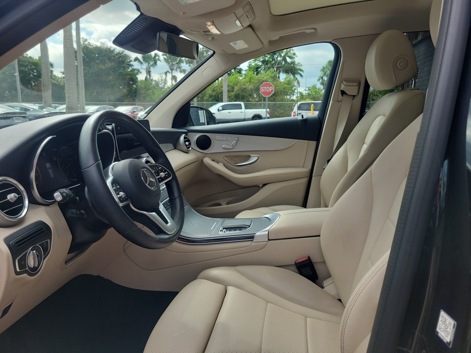 Used 2022 Mercedes-Benz GLC 300 4MATIC w/ Premium Package Lite image 16