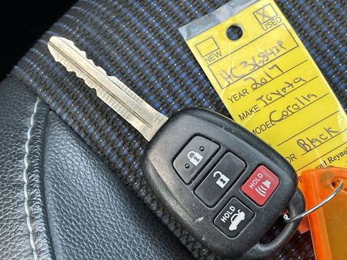 Used 2017 Toyota Corolla SE image 27