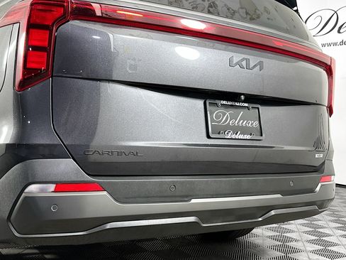 Used 2025 Kia Carnival SX w/ SX Dark Edition Package FWD image 28