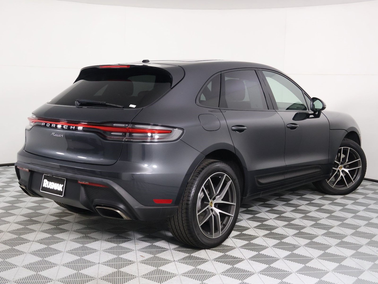 Certified 2024 Porsche Macan AWD/4WD image 7
