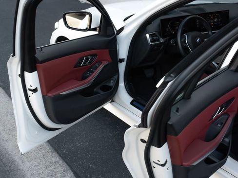 Used 2024 BMW 330i Sedan w/ Premium Package image 18