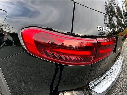 Used 2025 Mercedes-Benz GLB 250 4MATIC image 26