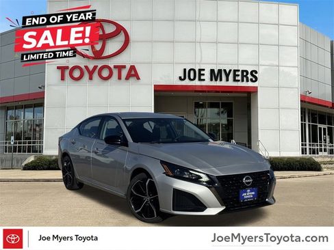 Used 2025 Nissan Altima 2.5 SR image 2