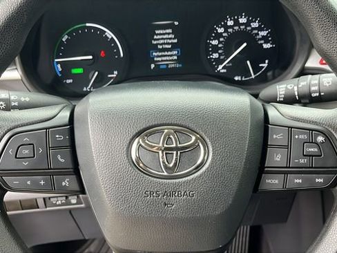 Certified 2024 Toyota Sienna LE image 11
