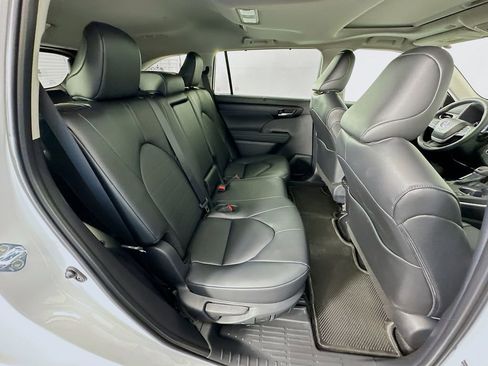 Used 2026 Toyota Highlander XLE image 29
