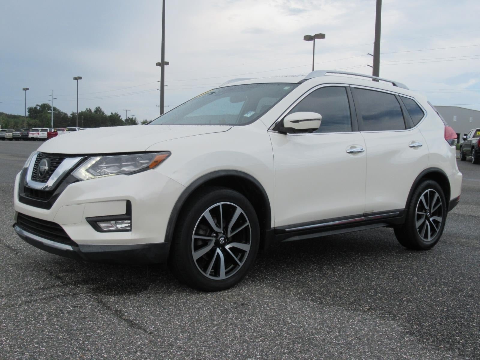 Used 2018 Nissan Rogue SL w/ Premium Package FWD image 3