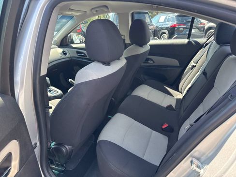 Used 2013 Chevrolet Cruze LS FWD image 12