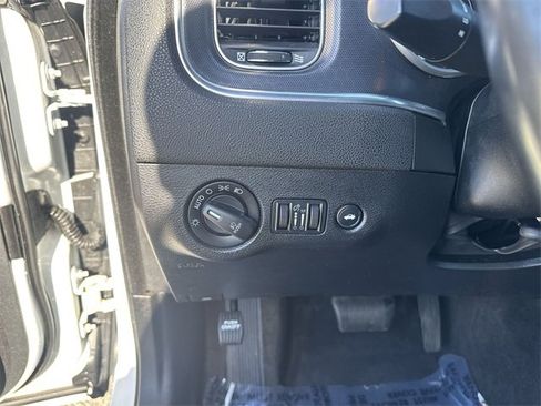 Used 2016 Dodge Charger SXT image 22