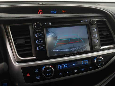 Used 2018 Toyota Highlander XLE image 23