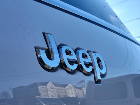 Used 2022 Jeep Grand Cherokee L Limited w/ Luxury Tech Group II image 29