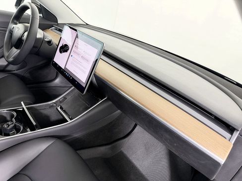 Used 2018 Tesla Model 3 Long Range RWD image 43