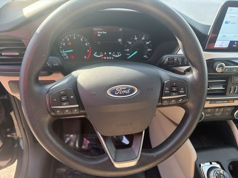 Used 2021 Ford Escape SE image 19