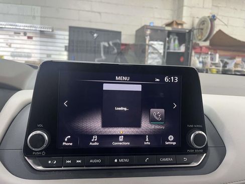 Used 2025 Nissan Rogue SV w/ SV Premium Package AWD/4WD image 18