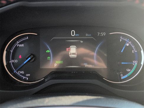 Used 2021 Toyota RAV4 SE image 18