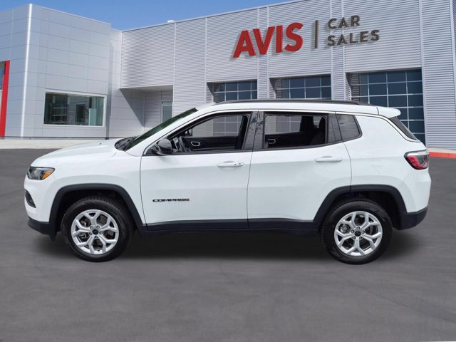 Used 2025 Jeep Compass Latitude w/ Sun & Sound Group AWD/4WD image 10