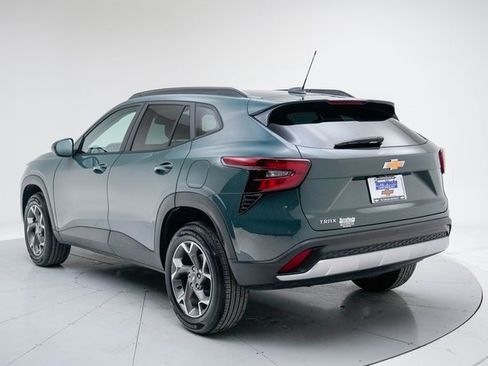 Used 2025 Chevrolet Trax LT w/ Driver Confidence Package image 3