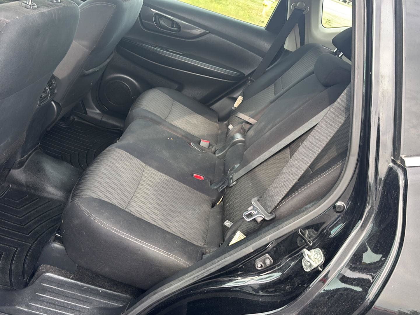 Used 2020 Nissan Rogue S FWD image 18