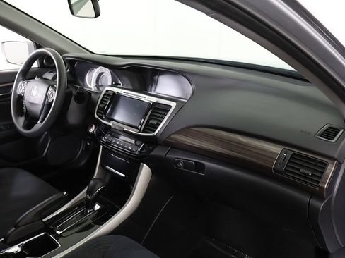 Used 2017 Honda Accord EX image 25