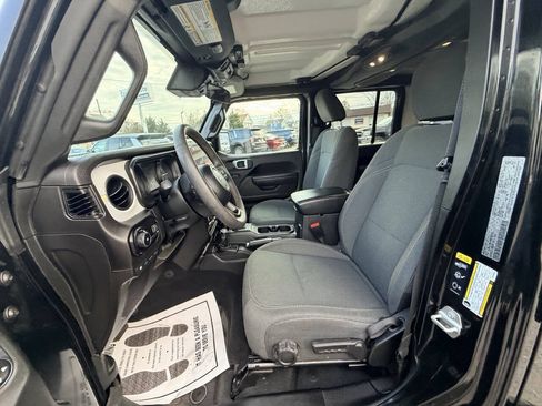 Used 2024 Jeep Wrangler Unlimited w/ Convenience Group AWD/4WD image 33