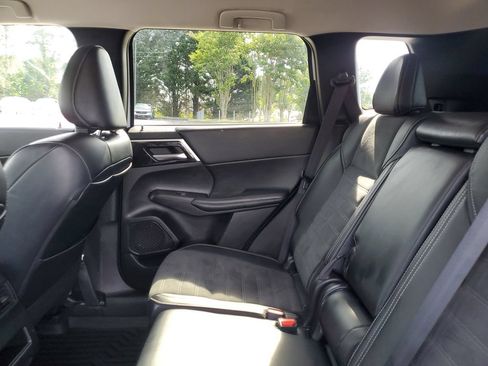 Used 2024 Mitsubishi Outlander SE Black Edition FWD image 12