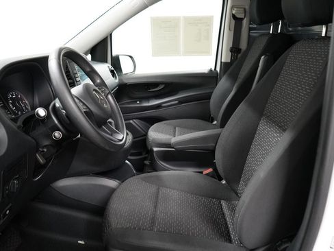Used 2023 Mercedes-Benz Metris image 9