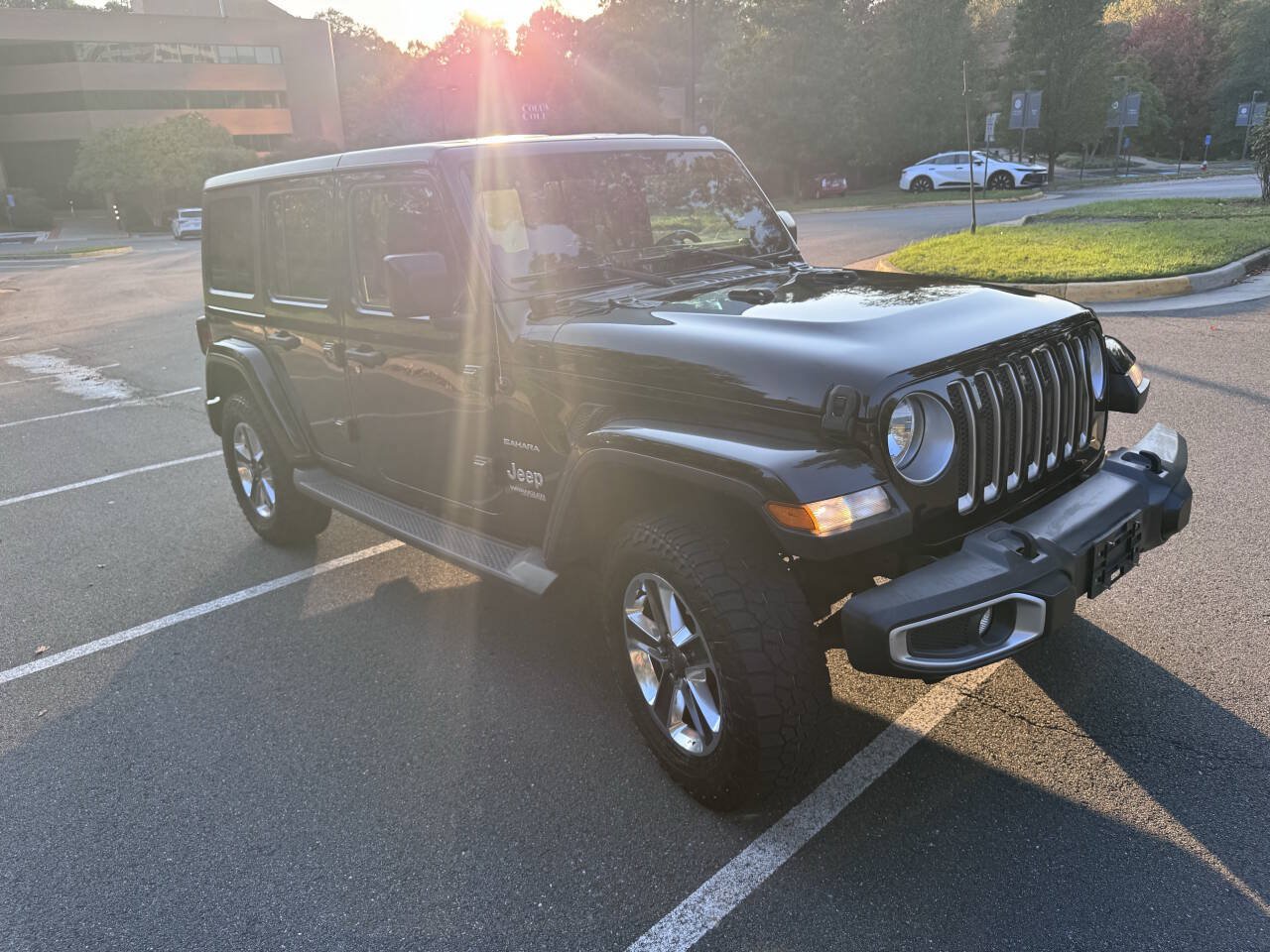 Used 2018 Jeep Wrangler Unlimited Sahara w/ Cold Weather Group AWD/4WD image 10