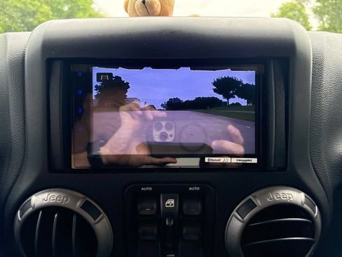 Used 2017 Jeep Wrangler Unlimited Sport AWD/4WD image 11