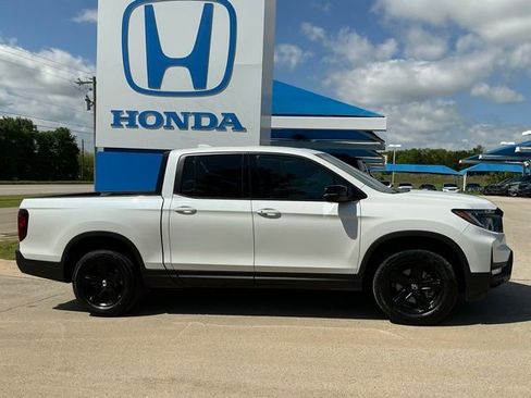 Certified 2022 Honda Ridgeline Black Edition image 2