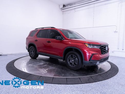 Used 2025 Honda Pilot TrailSport image 59