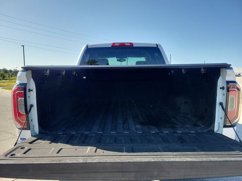 Used 2017 GMC Sierra 1500 SLT w/ SLT Premium Package AWD/4WD image 7