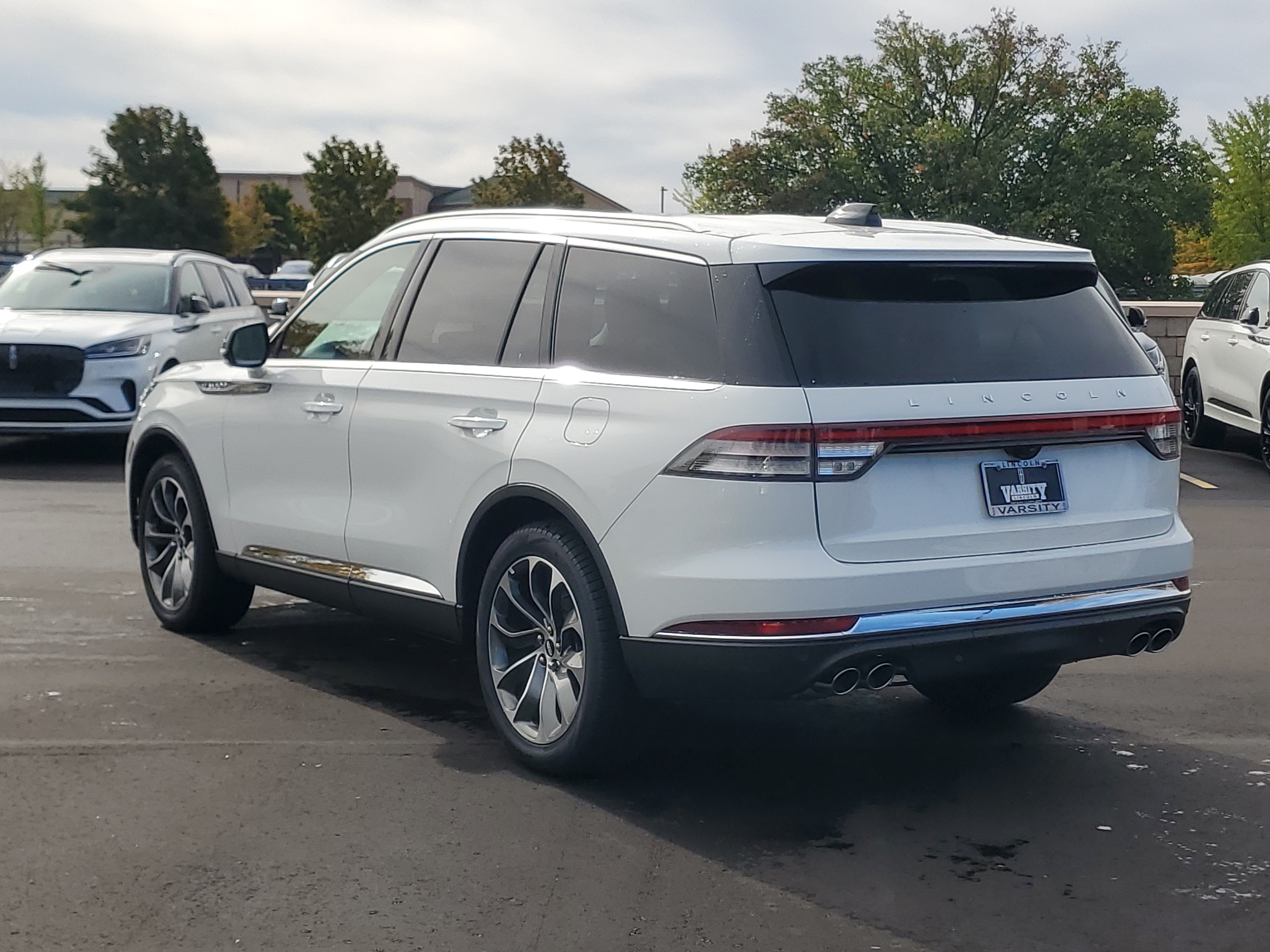 New 2026 Lincoln Aviator AWD image 3