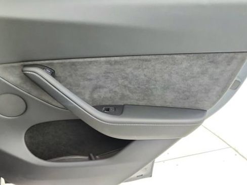 Used 2023 Tesla Model Y Long Range image 28