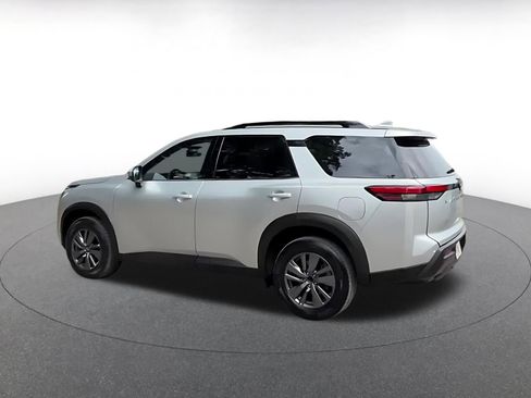 Used 2025 Nissan Pathfinder SV FWD image 10