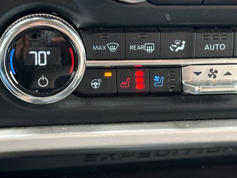 Used 2022 Ford Expedition Max Limited image 28