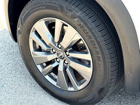Used 2024 Nissan Pathfinder SV FWD image 17