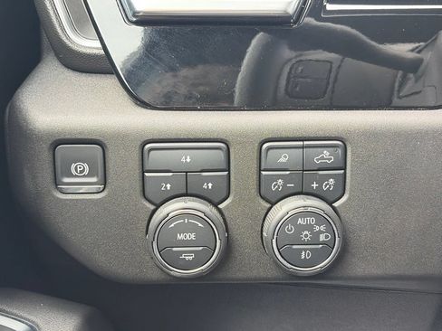Used 2025 Chevrolet Silverado 2500 LT w/ Trail Boss Package AWD/4WD image 10