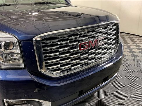 Used 2019 GMC Yukon XL Denali w/ Denali Ultimate Package AWD/4WD image 39