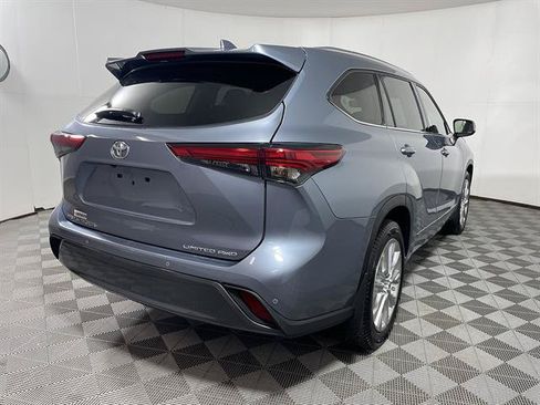 Used 2022 Toyota Highlander Limited AWD/4WD image 7